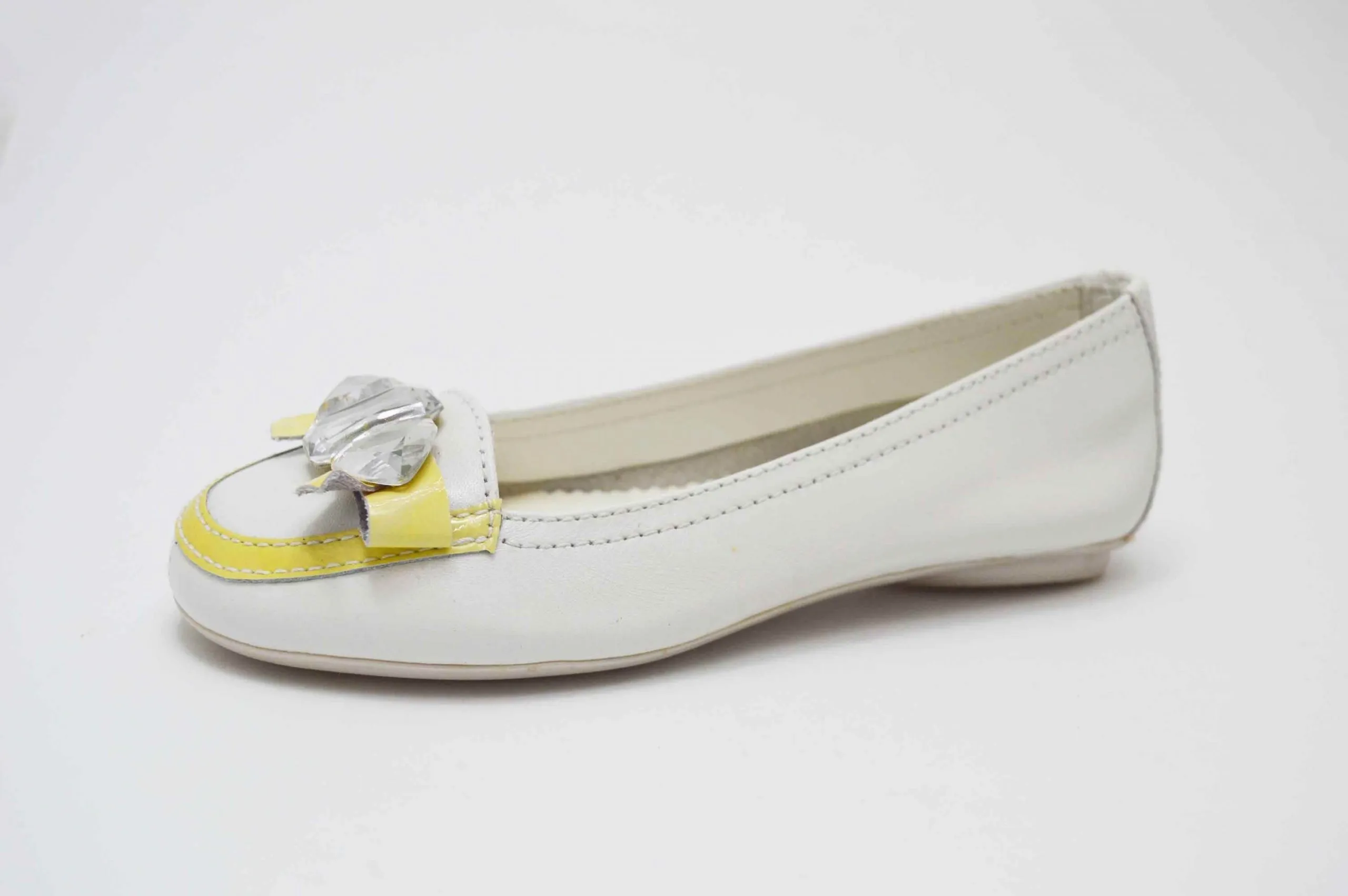 Bailarina con perlitas blanco y amarillo