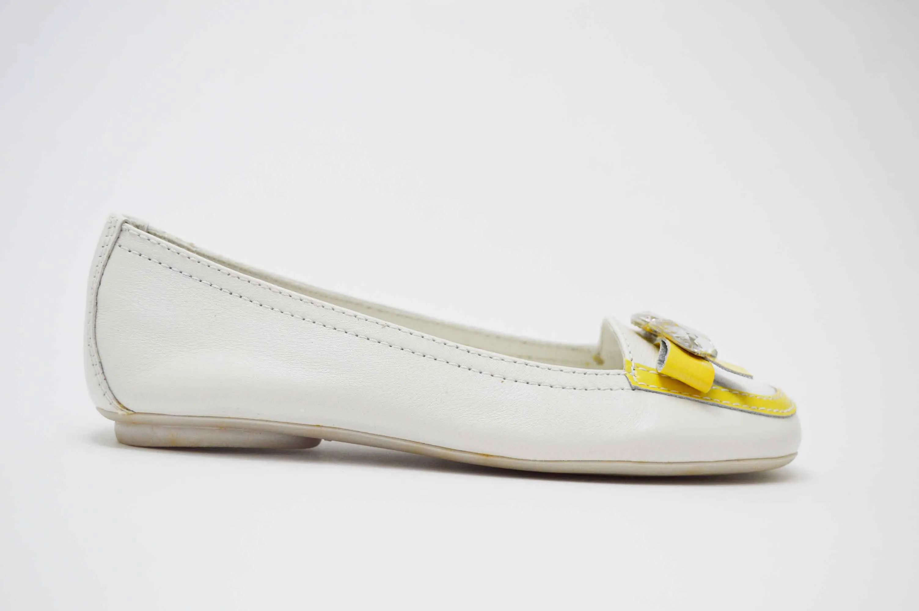 Bailarina con perlitas blanco y amarillo