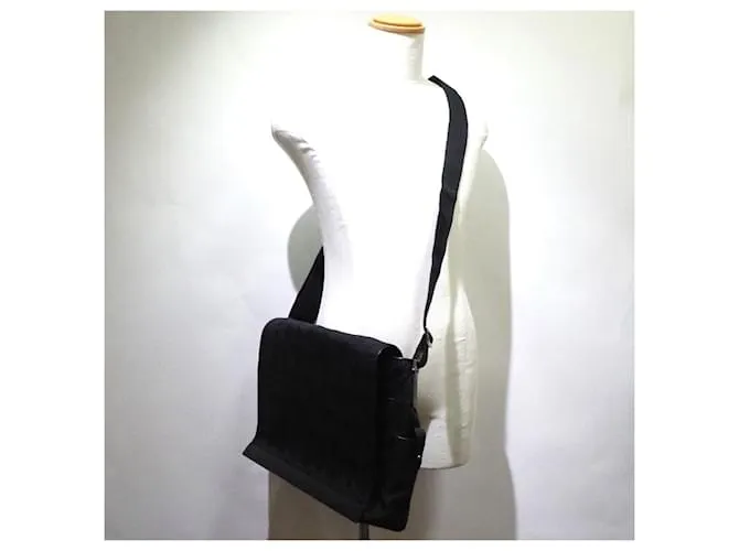 Bally Excesivamente Negro 