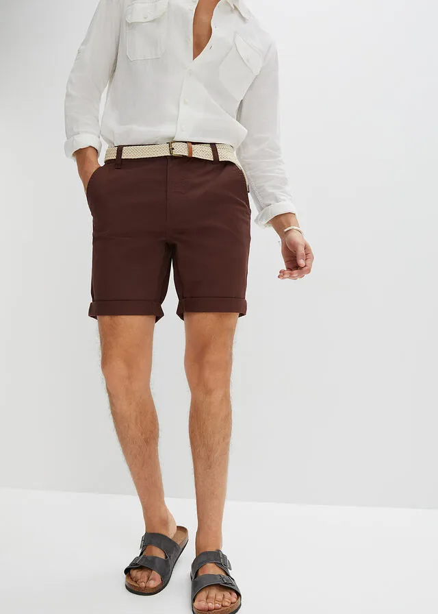Bermudas estilo chino elásticas, con cinturón, regular fit Marrón tierra