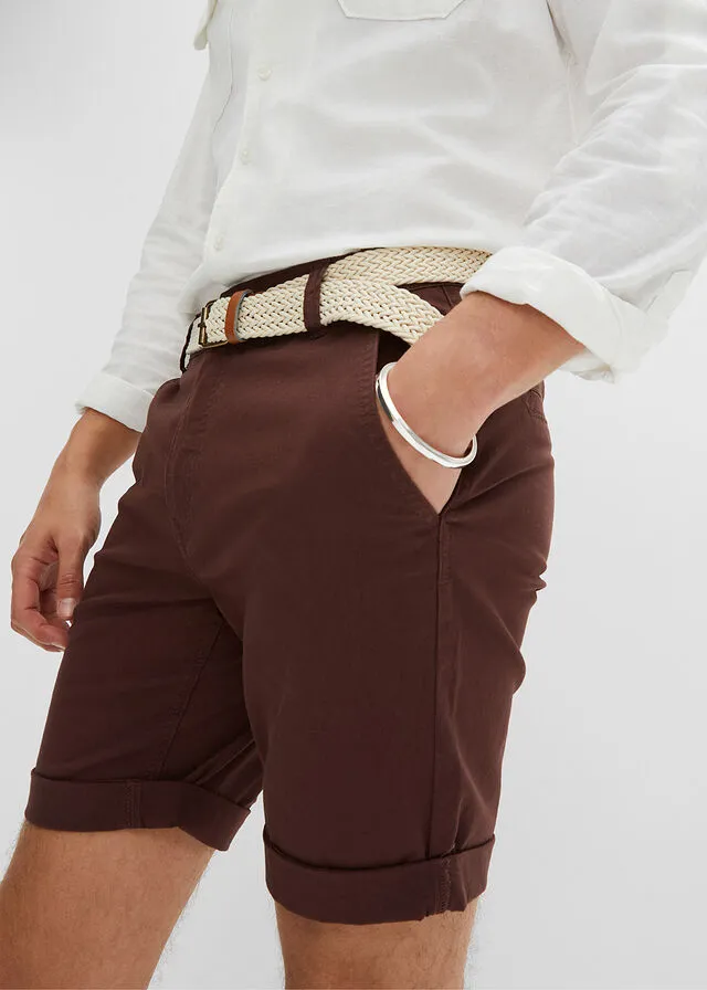 Bermudas estilo chino elásticas, con cinturón, regular fit Marrón tierra