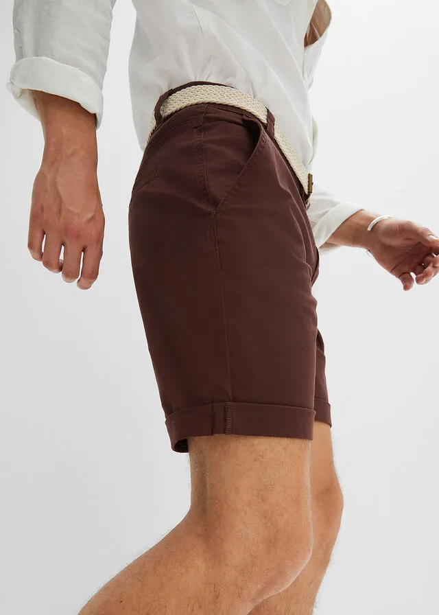 Bermudas estilo chino elásticas, con cinturón, regular fit Marrón tierra
