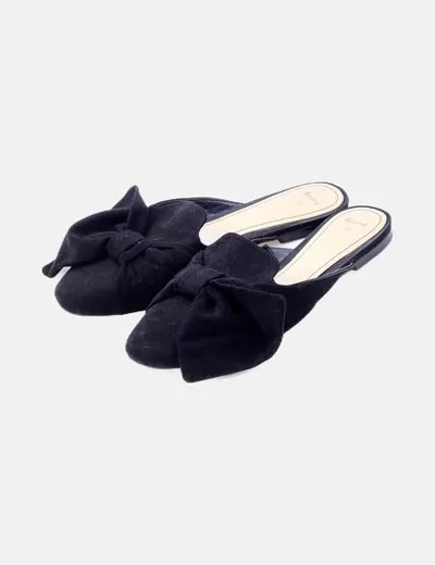 Bershka Mule negro detalle lazo