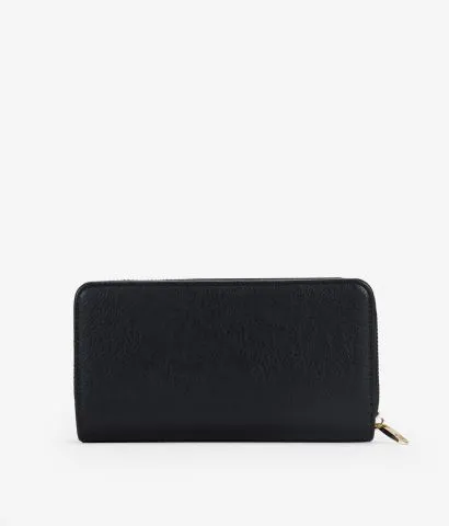 Billetero grande negro con tachas, cremallera y botón.
