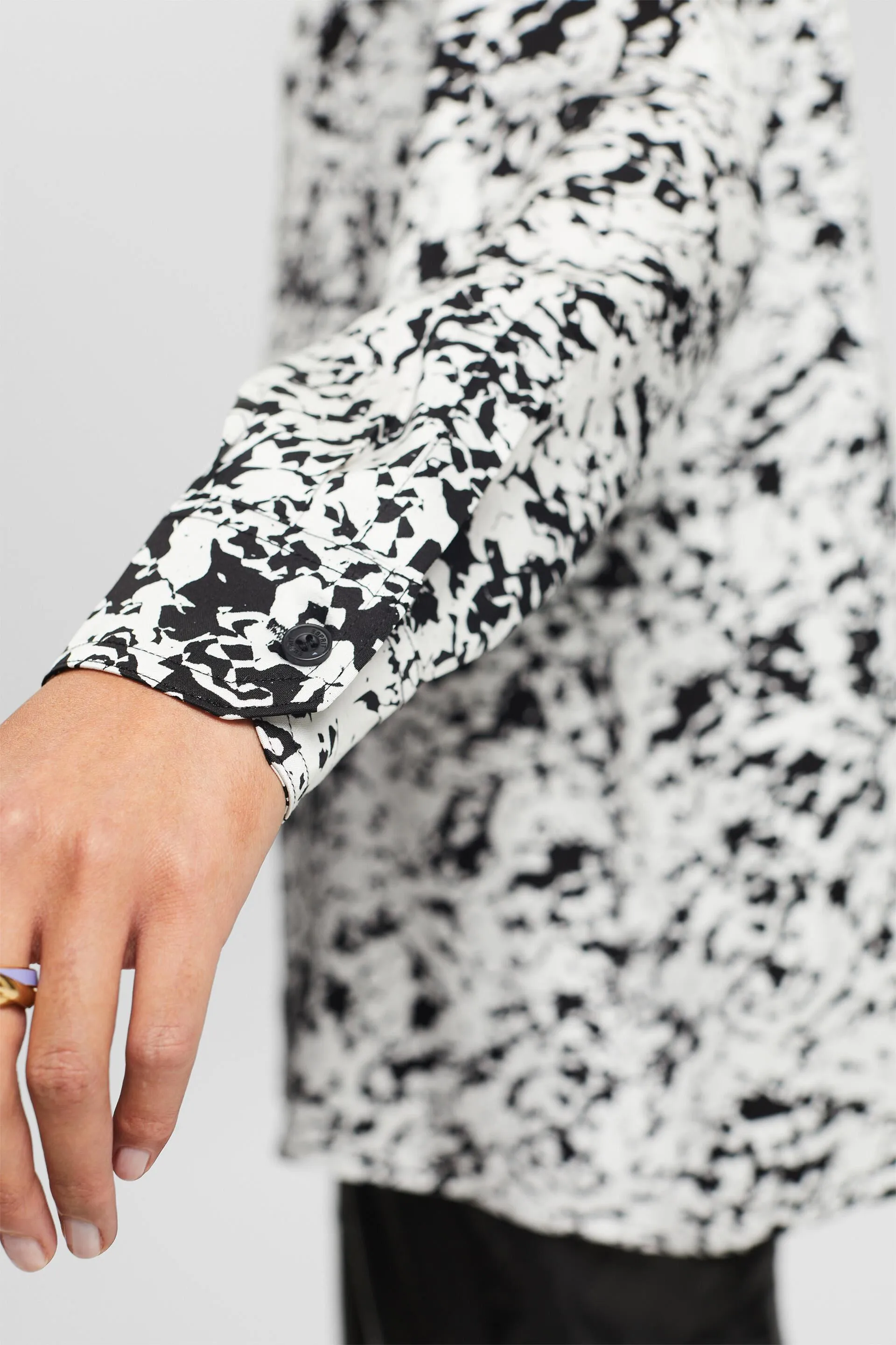 Blusa de satén con estampado