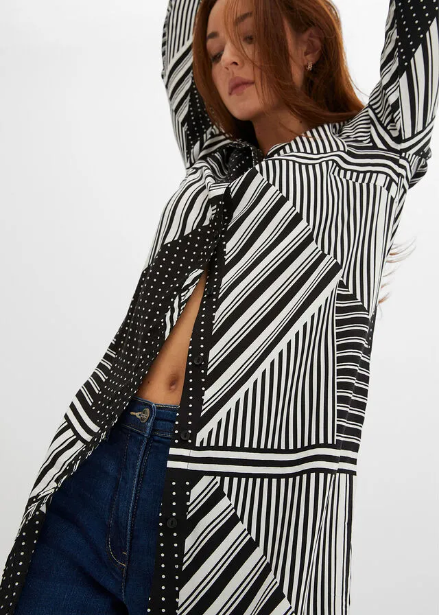 BLUSA LARGA NEGROBLANCO CON ESTAMPADO GRáFICO