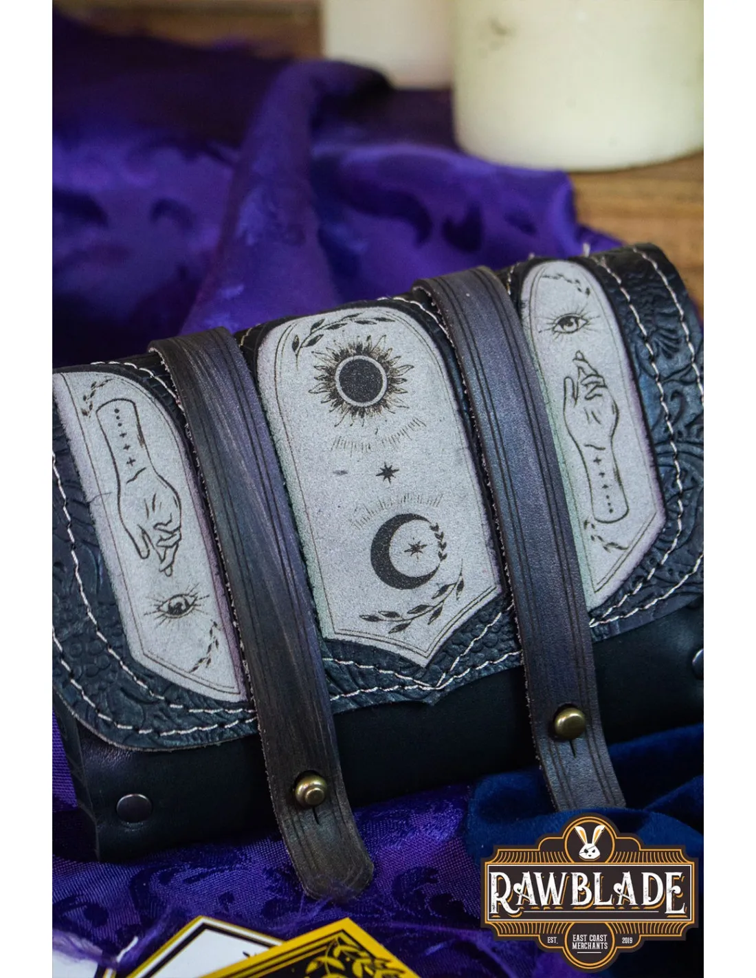 BOLSA Y BARAJA DEL TAROT DEL ENCANTAMIENTO  NEGRA