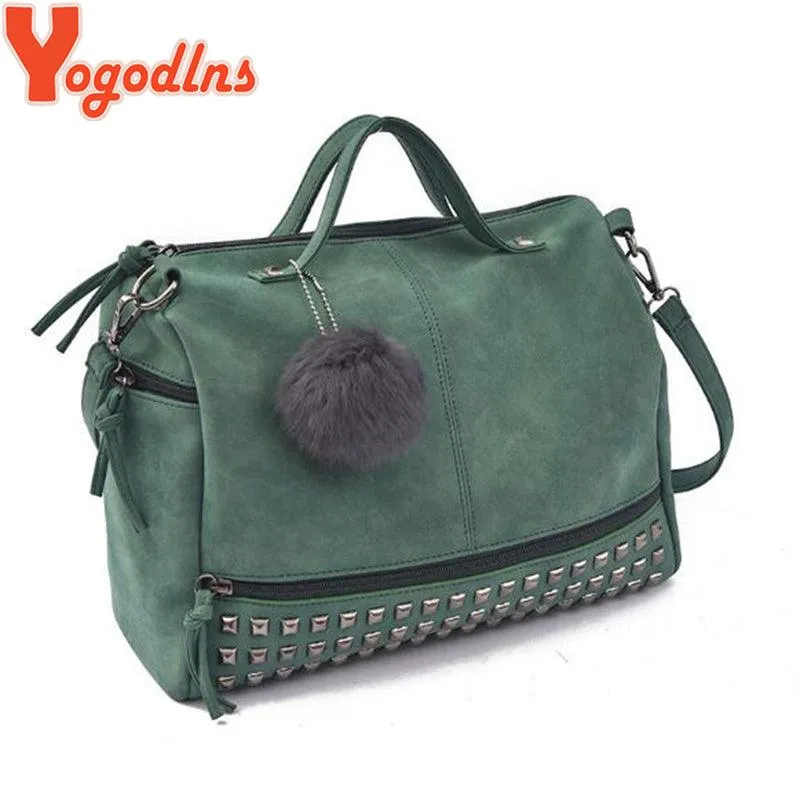 Bolso de cuero con remaches vintage