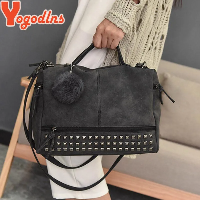Bolso de cuero con remaches vintage