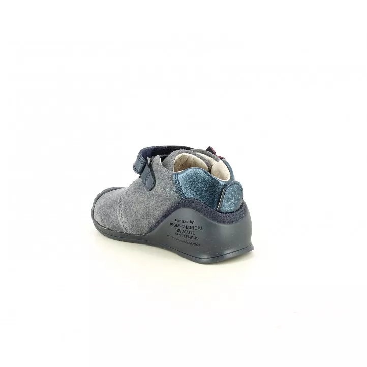 Botas Biomecanics azul satinado con detalle de estrellas y velcro