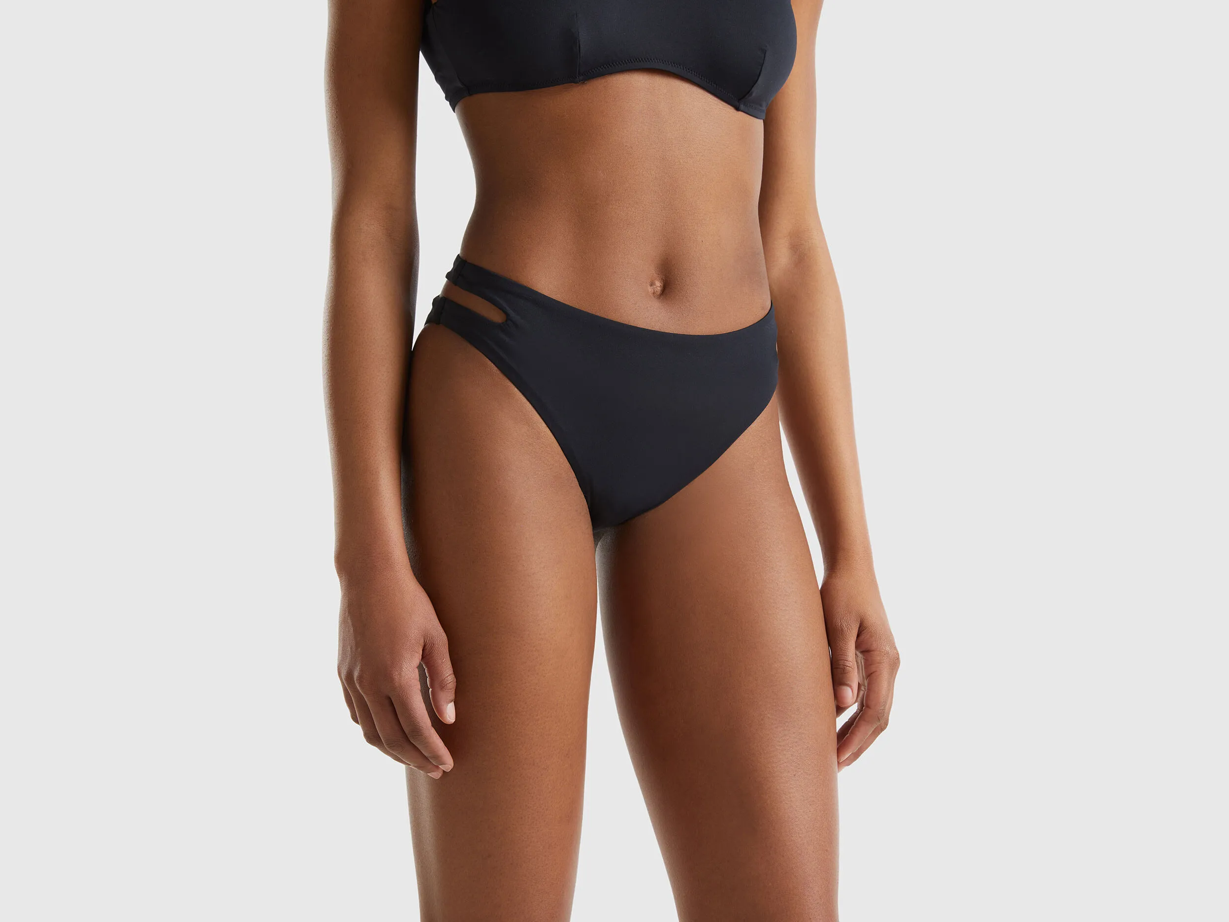 Braguita de bikini de ECONYL® con troquelado