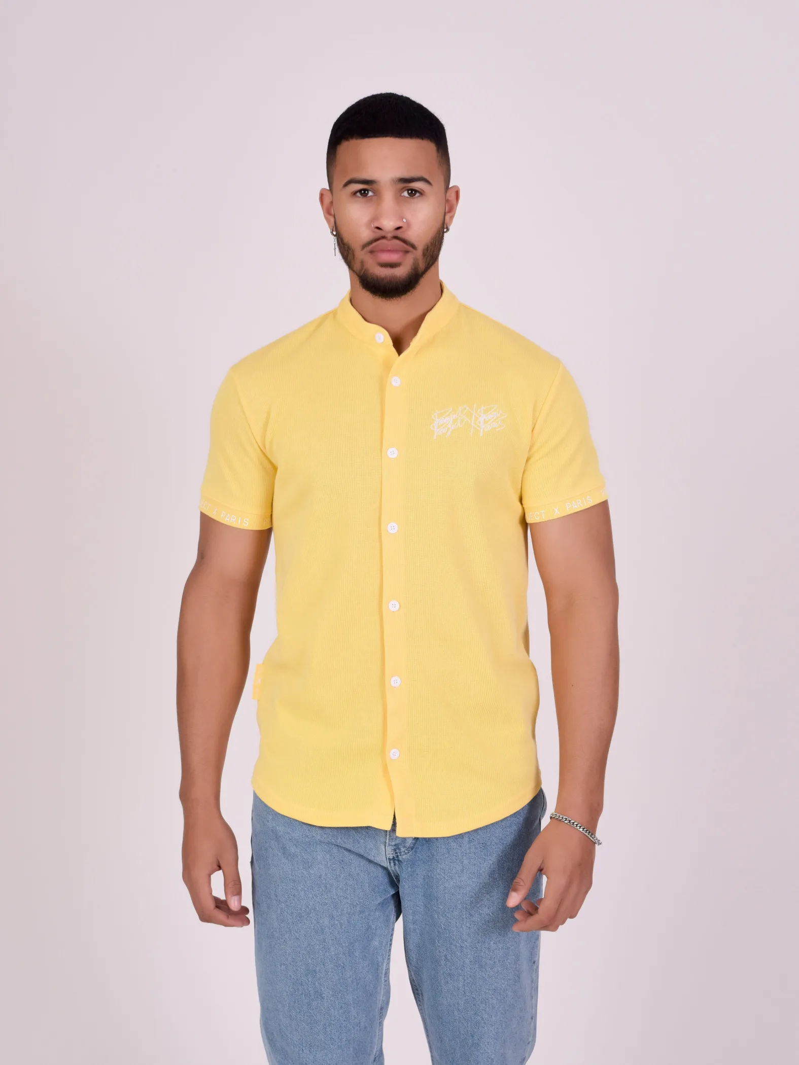 Camisa con cuello de malla