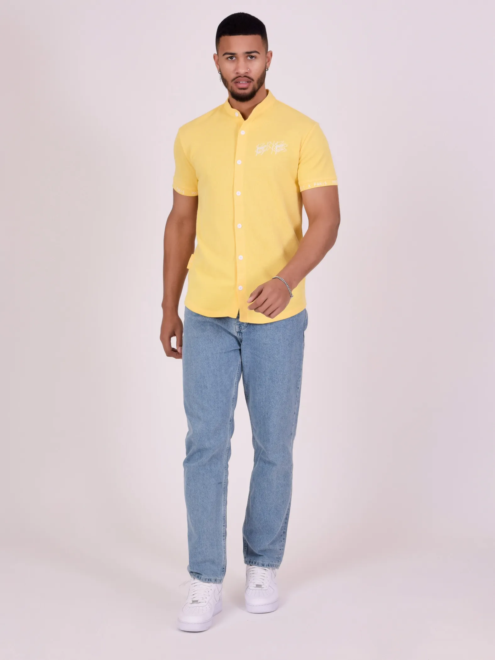 Camisa con cuello de malla