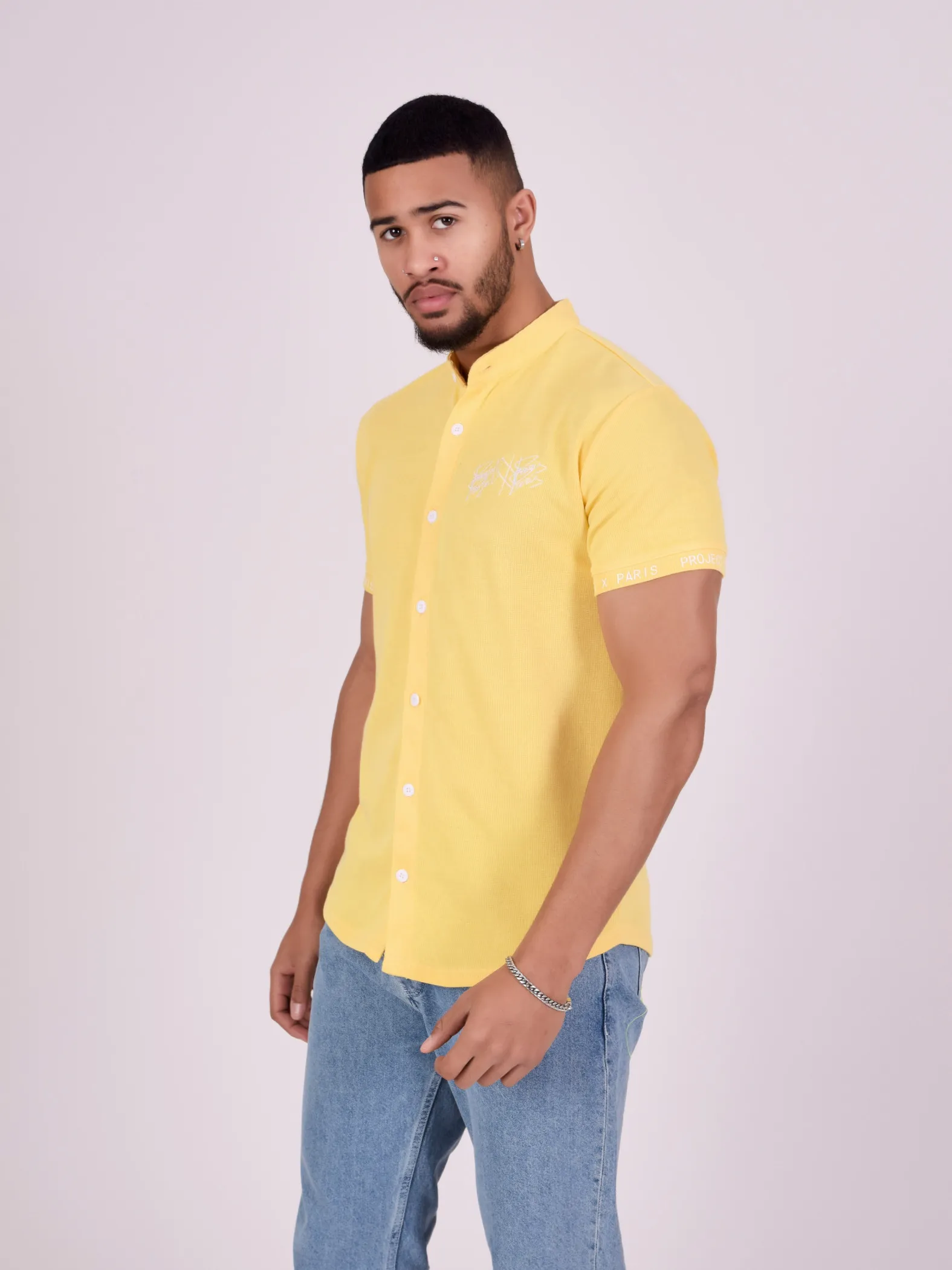 Camisa con cuello de malla
