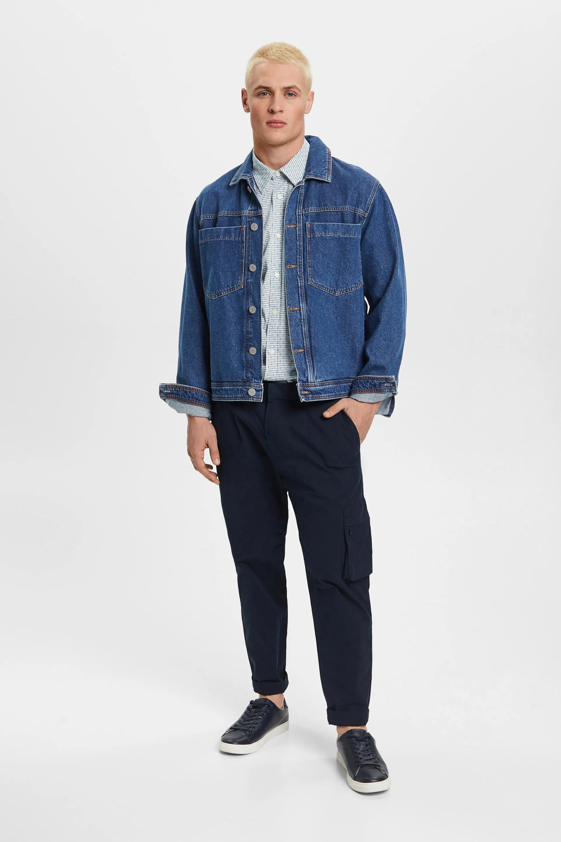 Camisa de corte ceñido con estampado allover