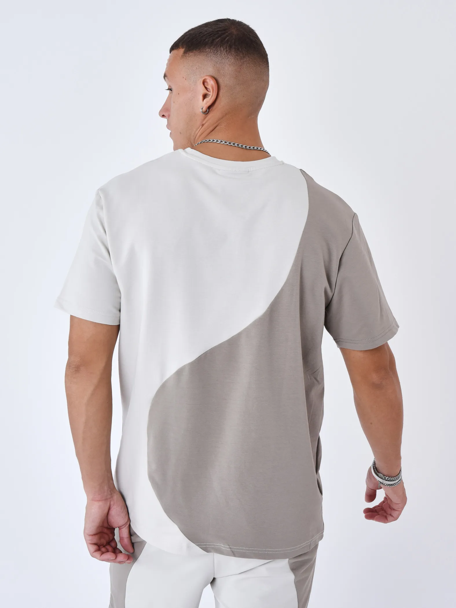 Camiseta bicolor con ondas