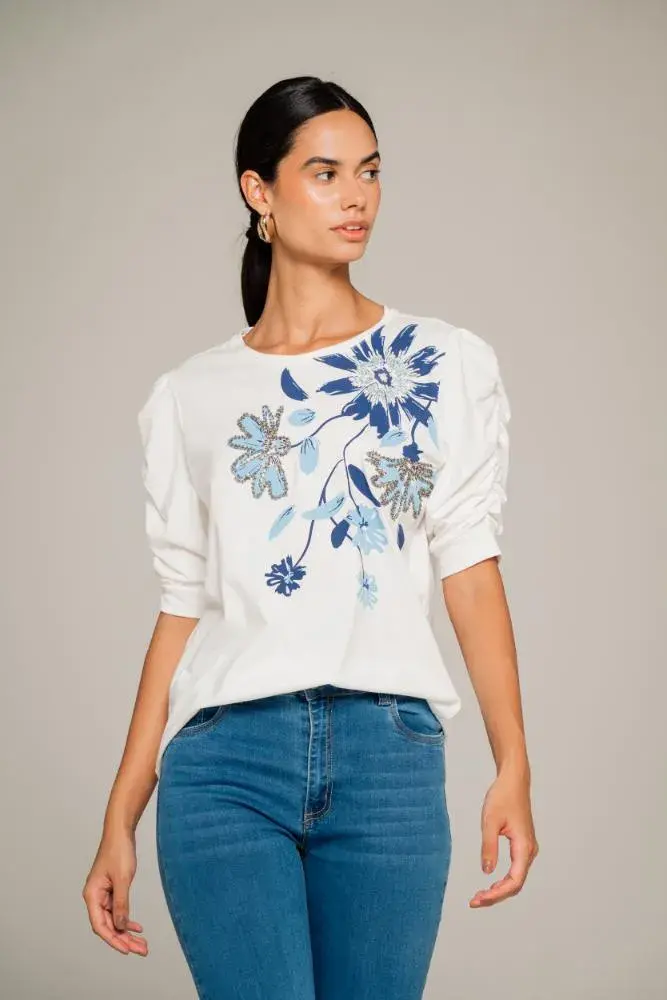 Camiseta bordada con manga corta estilo bombacho