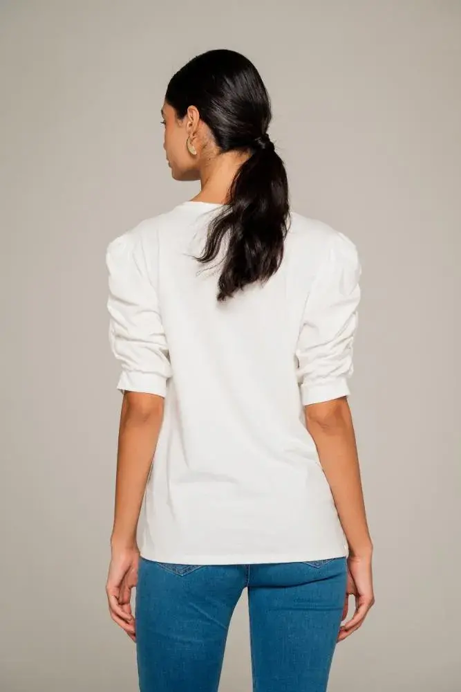 Camiseta bordada con manga corta estilo bombacho