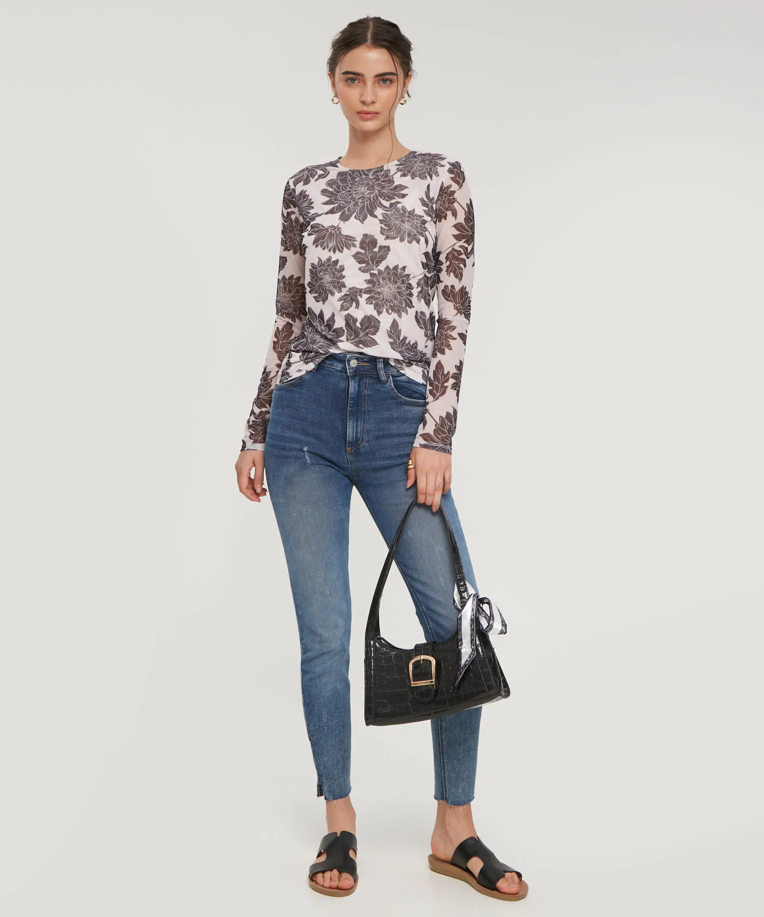 CAMISETA CON ESTAMPADO FLORAL