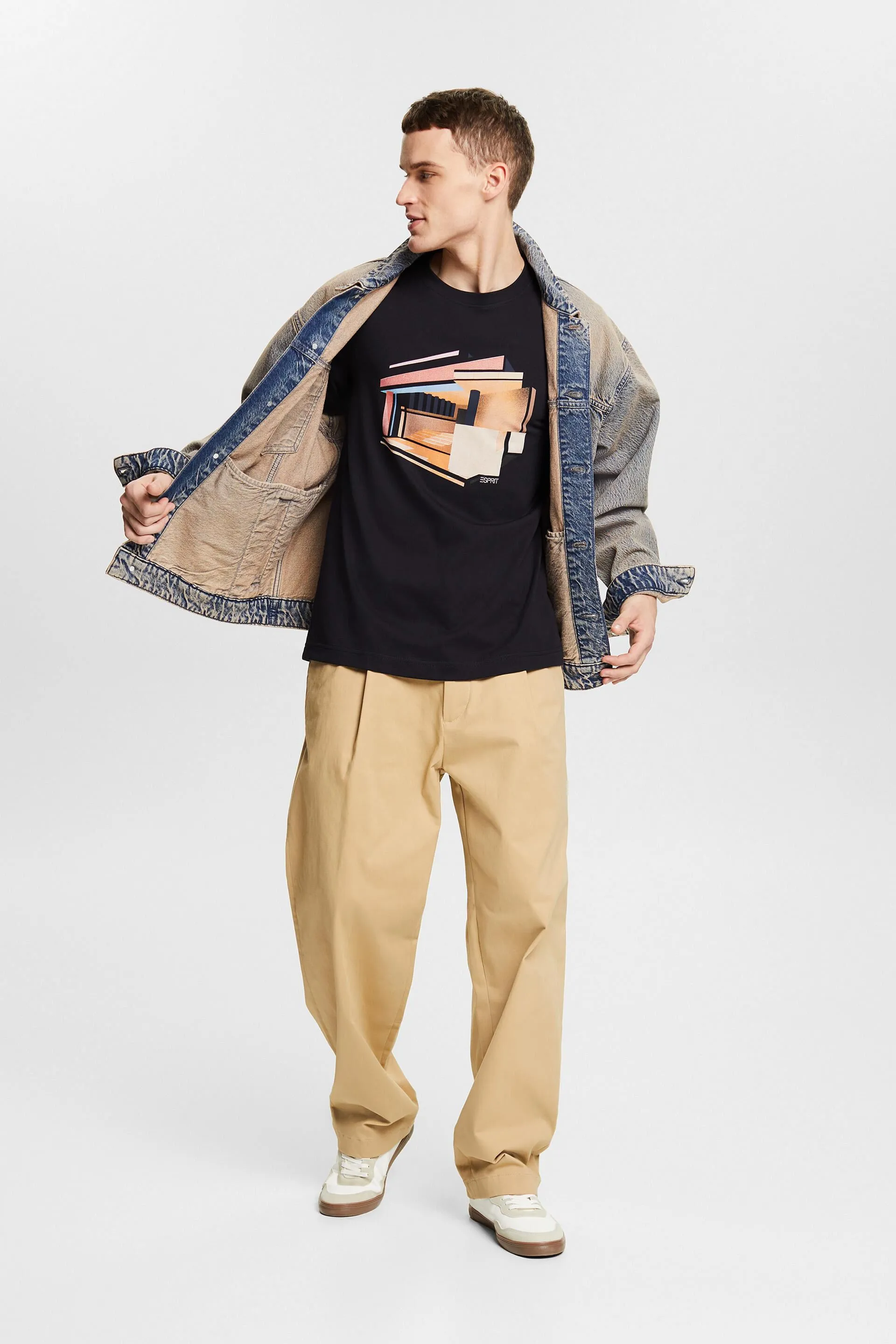 Camiseta con estampado geométrico