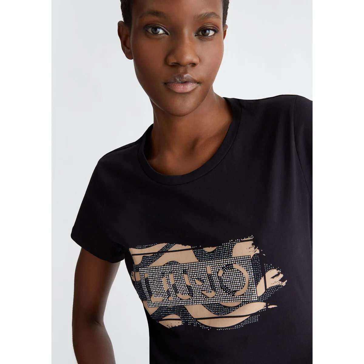 Camiseta con logotipo y strass