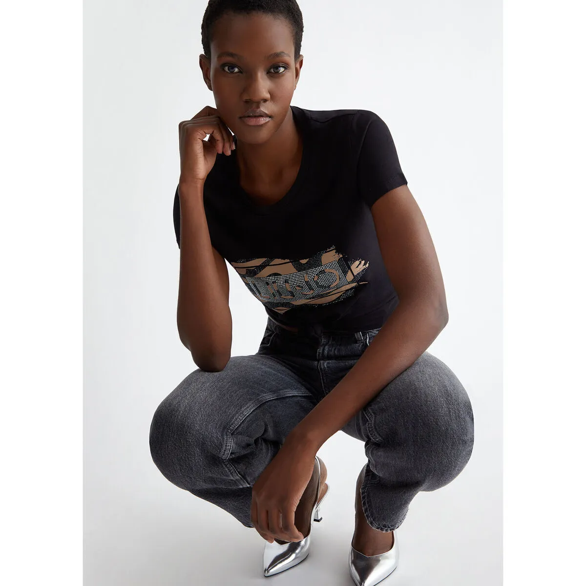 Camiseta con logotipo y strass