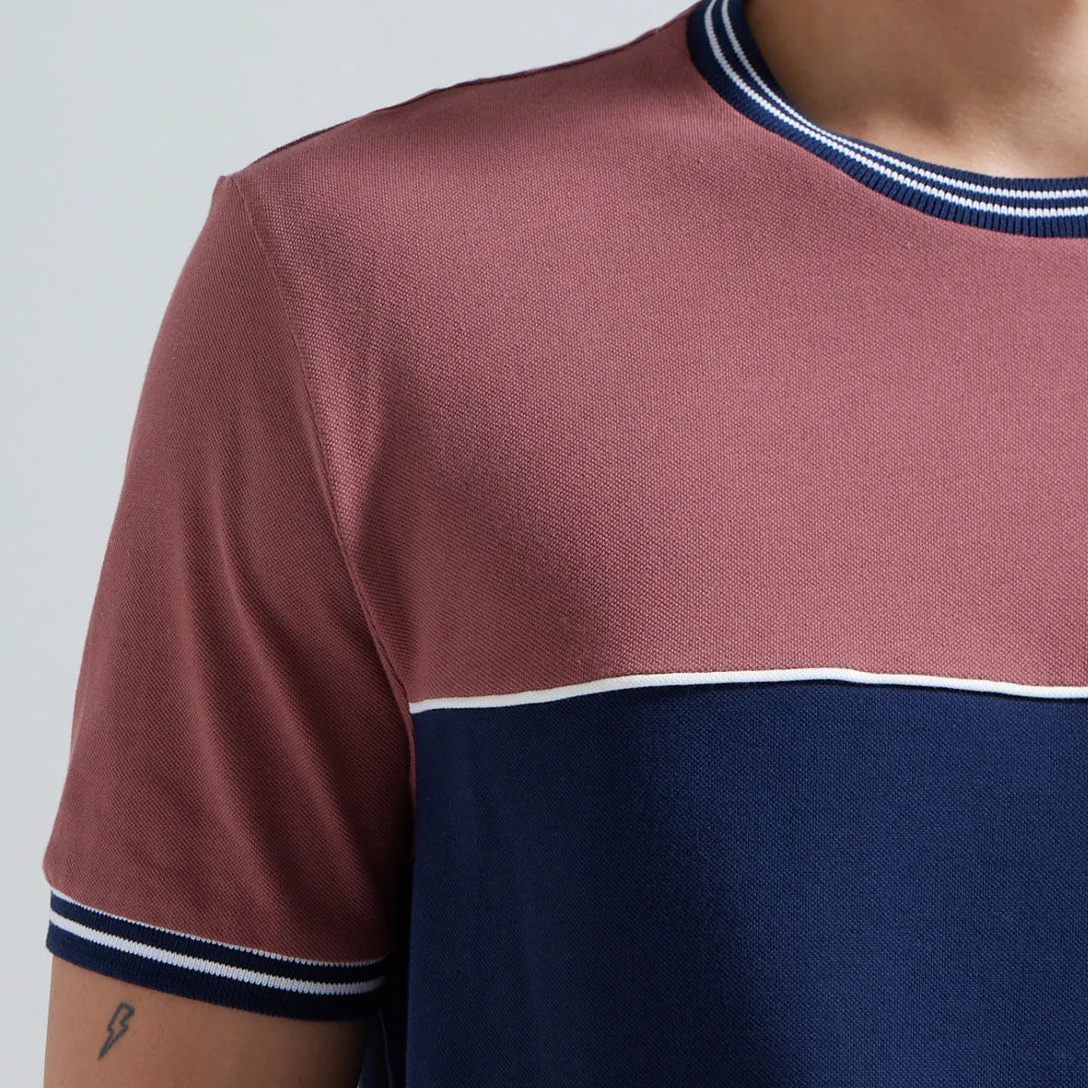 Camiseta Cuello Redondo Con Cortes