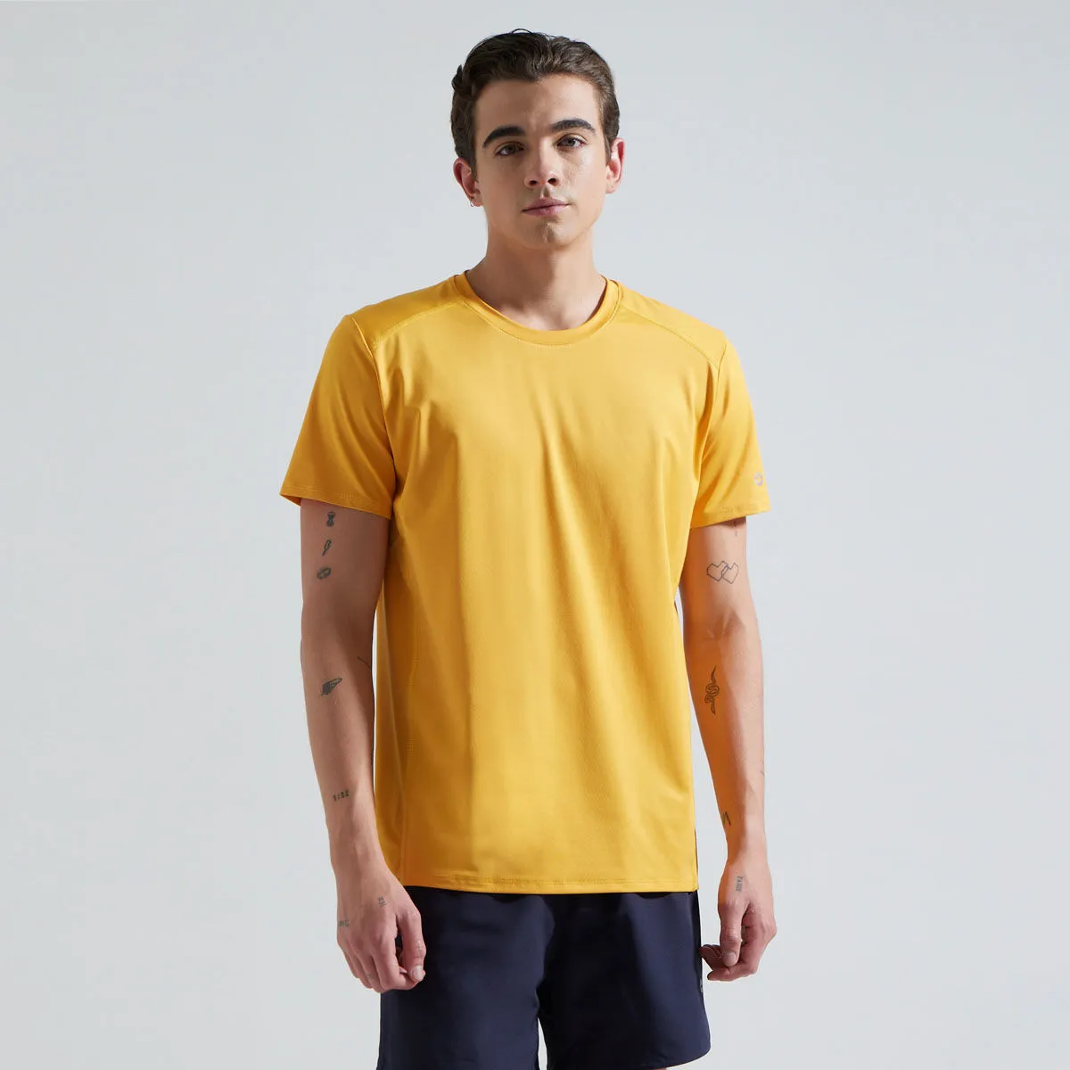 Camiseta Deportiva Con Cortes