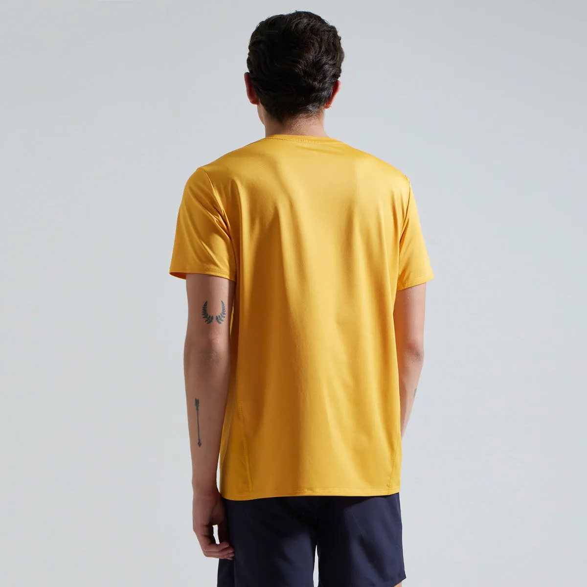 Camiseta Deportiva Con Cortes