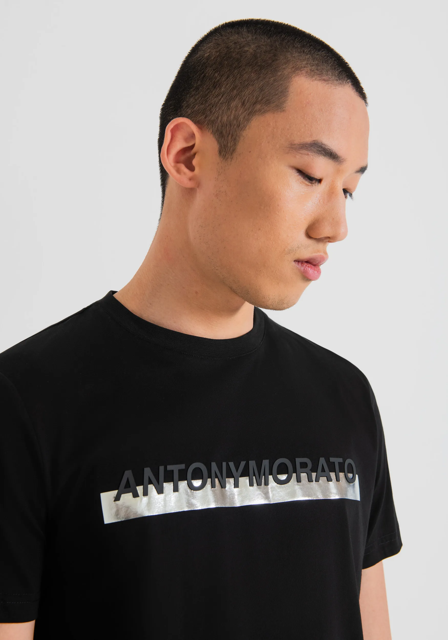 CAMISETA SLIM FIT DE ALGODÓN CON LOGOTIPO ESTAMPADO DE EFECTO ENGOMADO