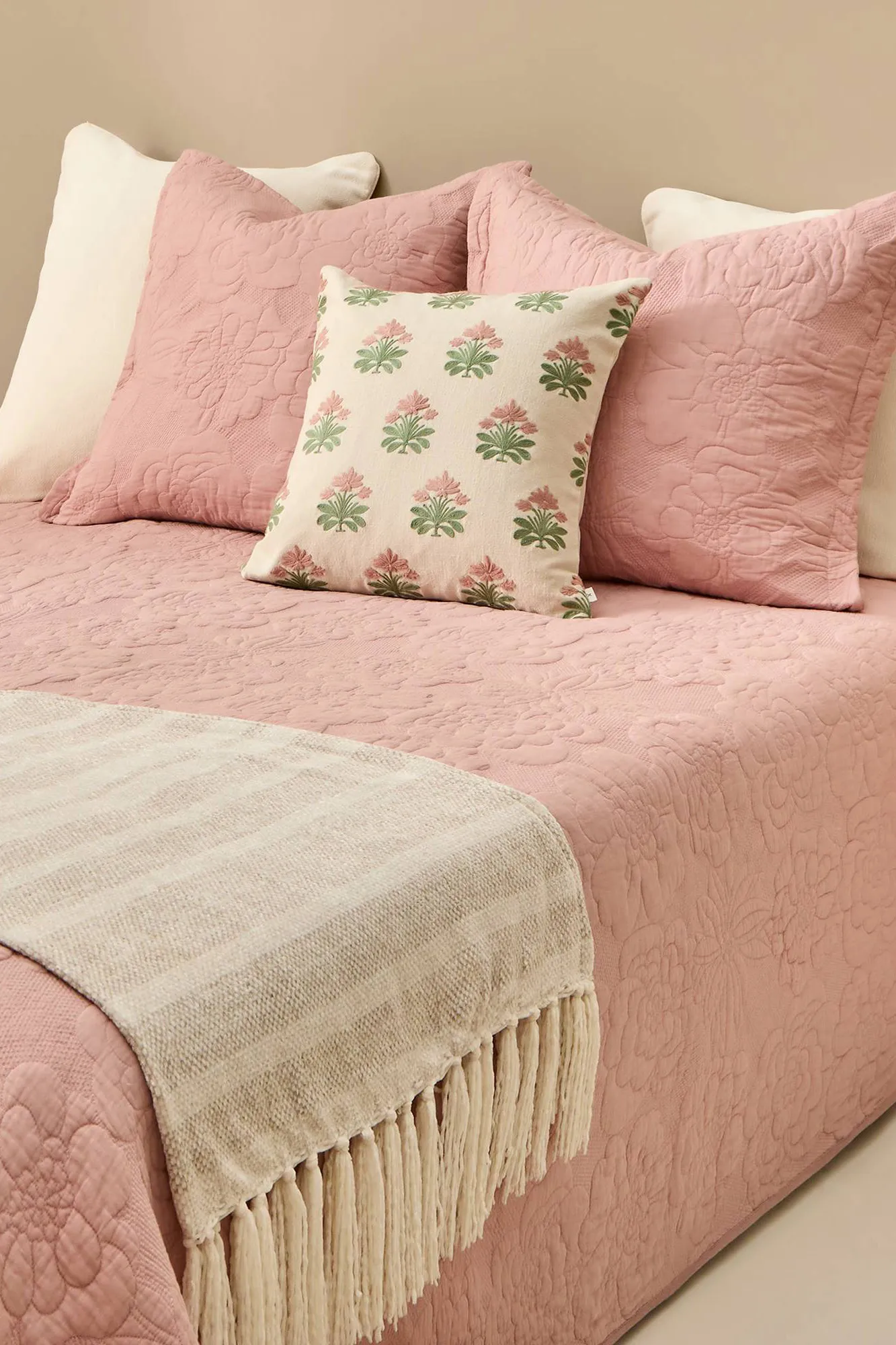 Colcha bordado floral