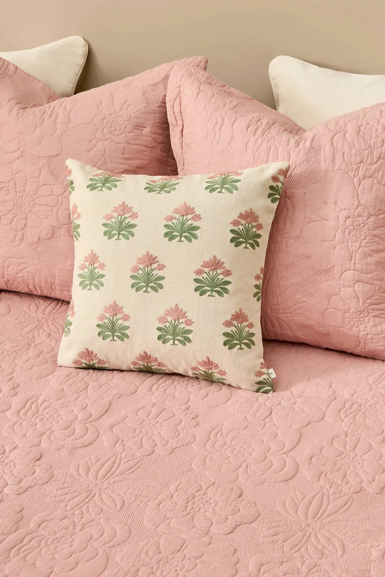 Colcha bordado floral