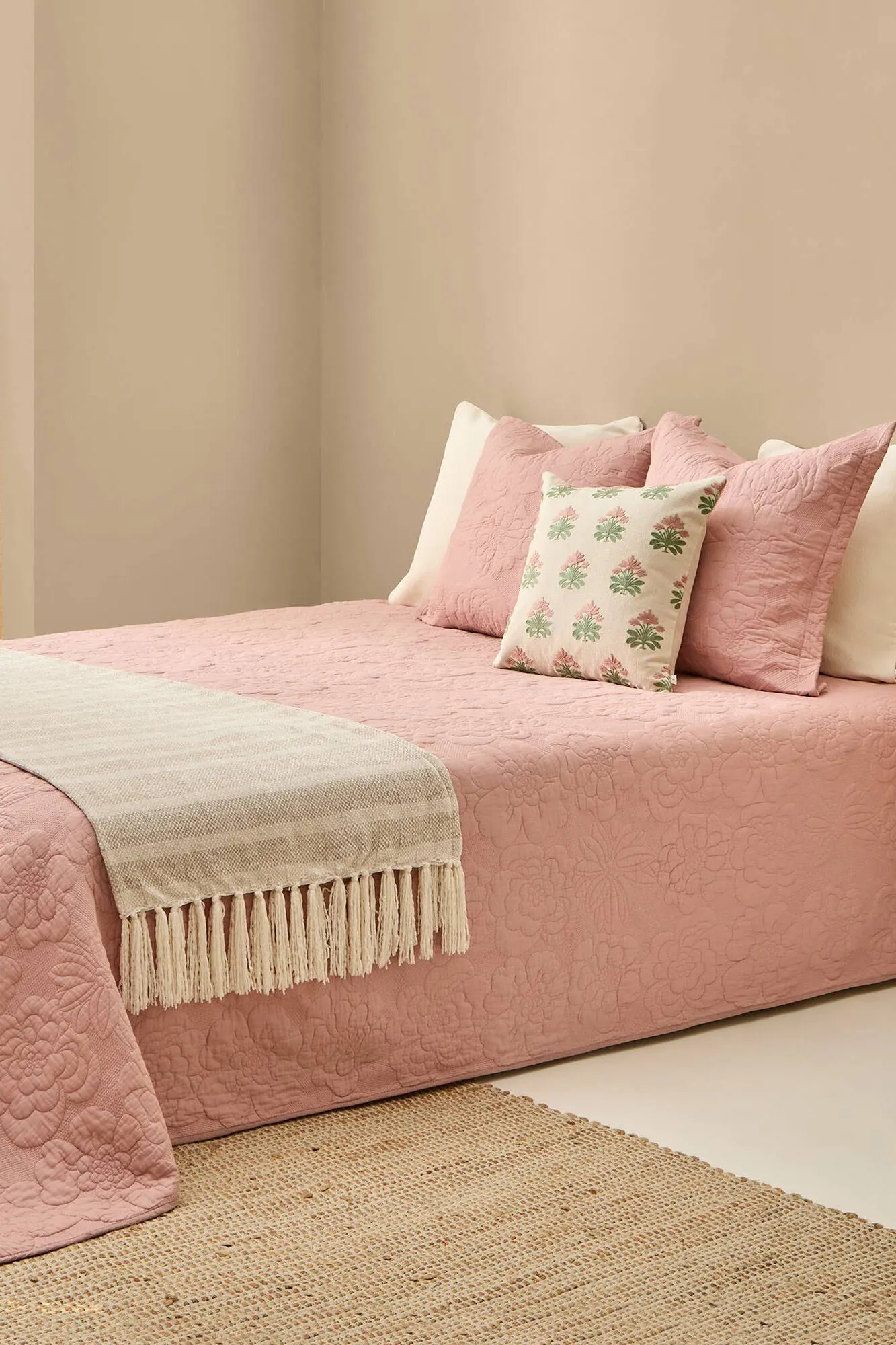 Colcha bordado floral