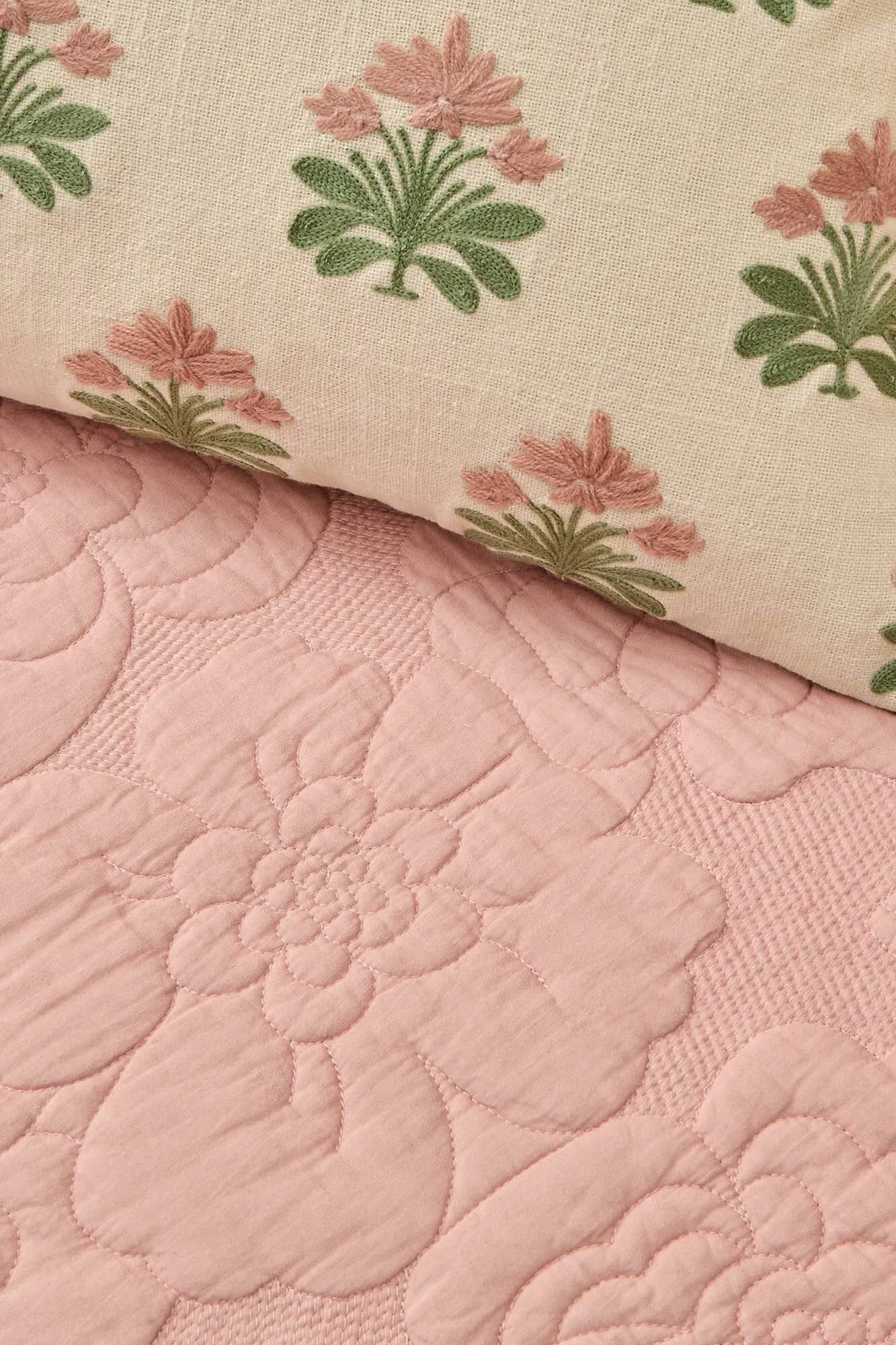 Colcha bordado floral
