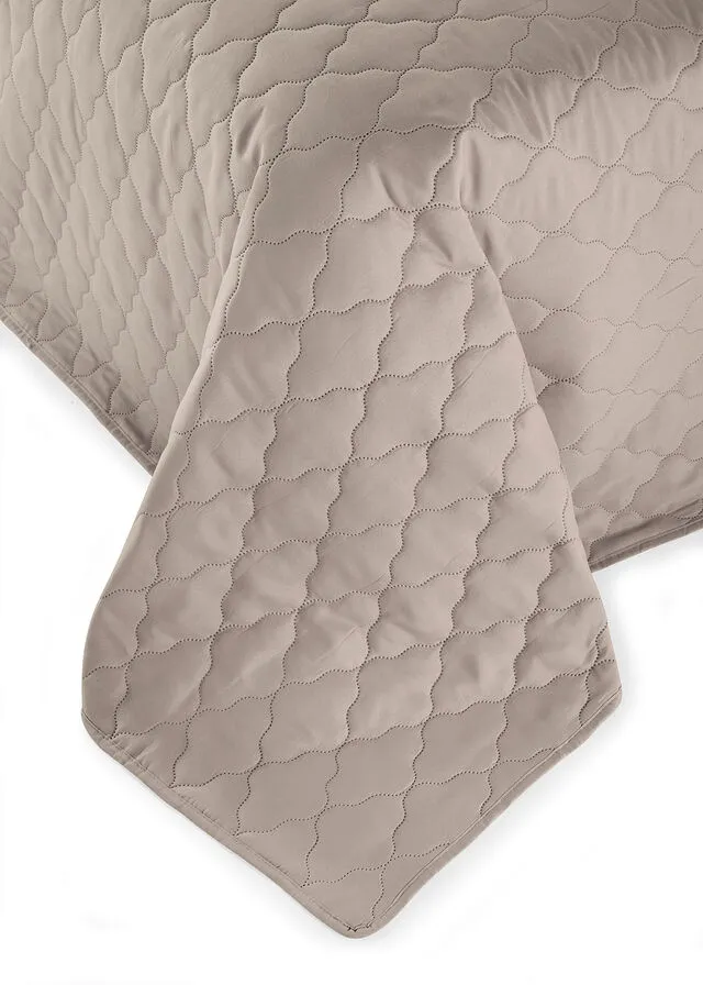 Colcha con acolchado taupe