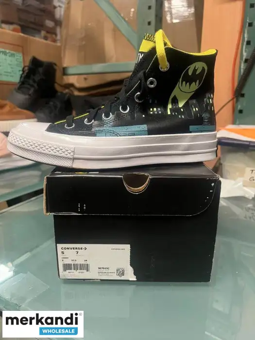 COLECCIóN MAYORISTA DE CONVERSE: PALETA DE ZAPATILLAS SURTIDAS DE 100 PARES  NUEVO EN CAJAS CON GAMA DE TAMAñOS COMPLETOS