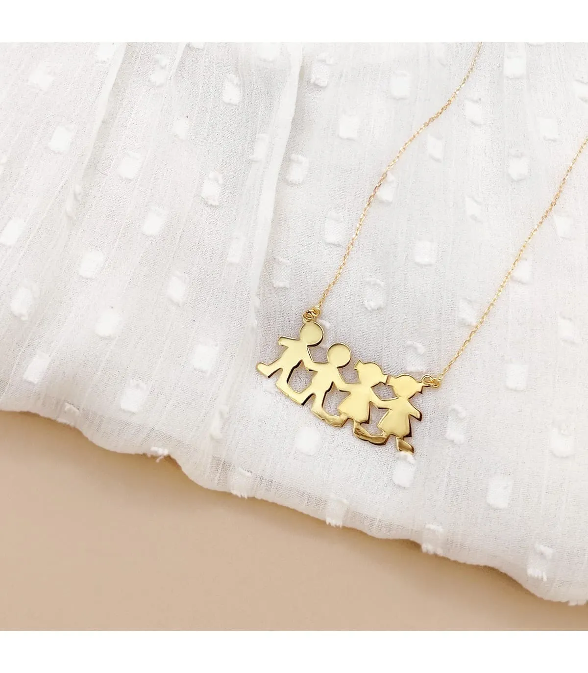 Collar personalizado silueta 2 niños y 2 niñas Oro 18K