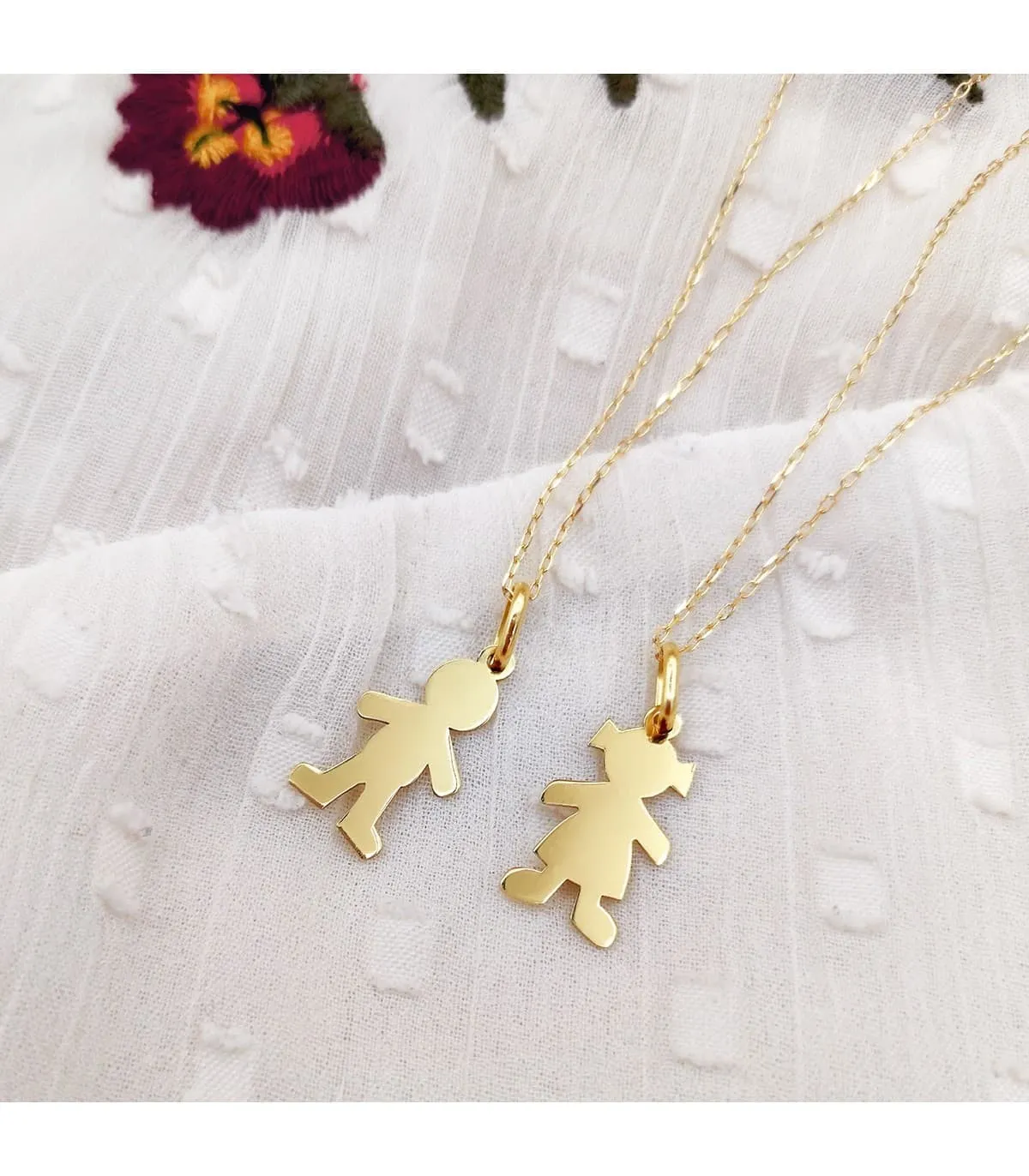 Collar personalizado silueta niña Oro 18K