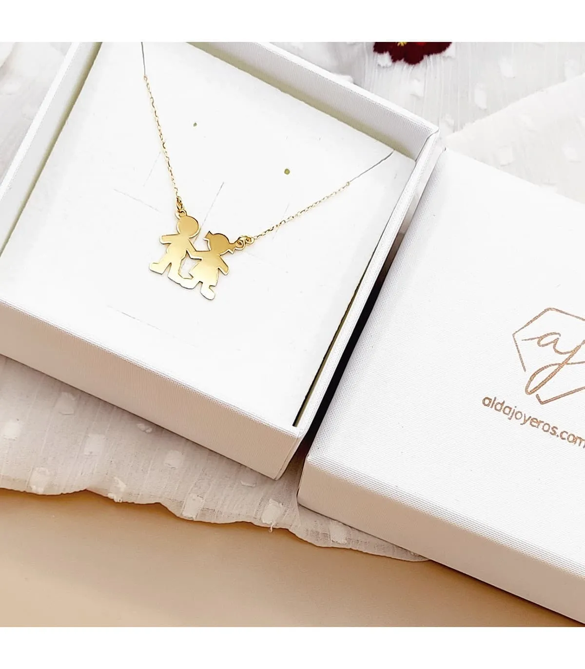 Collar personalizado silueta niño y niña Oro 18K