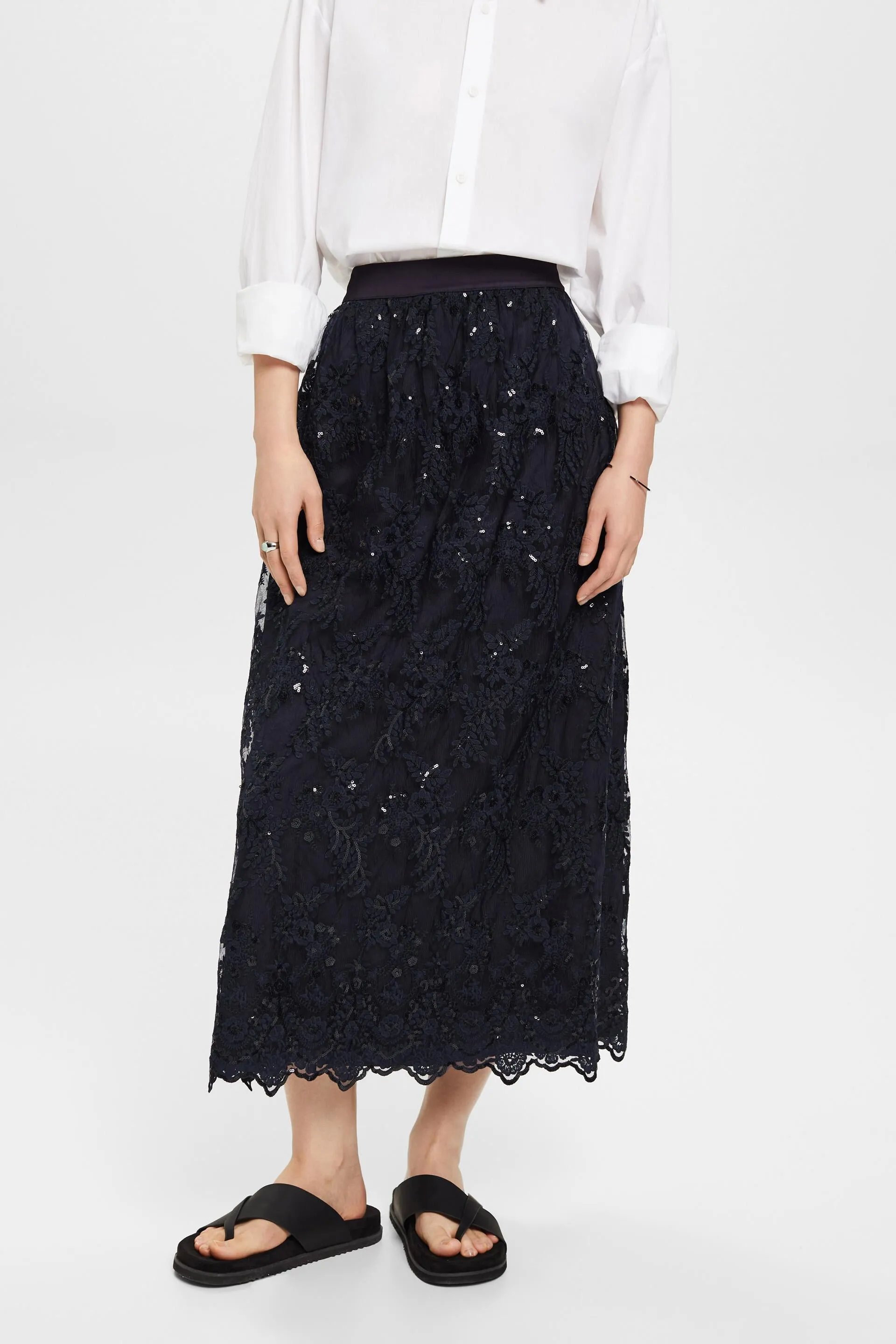 Falda midi con flores bordadas