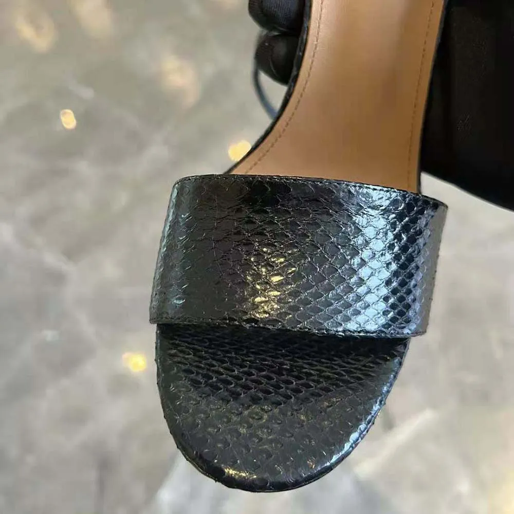 Fendi Mujer Sandalias De Tacón Alto Delfina Karung Negro