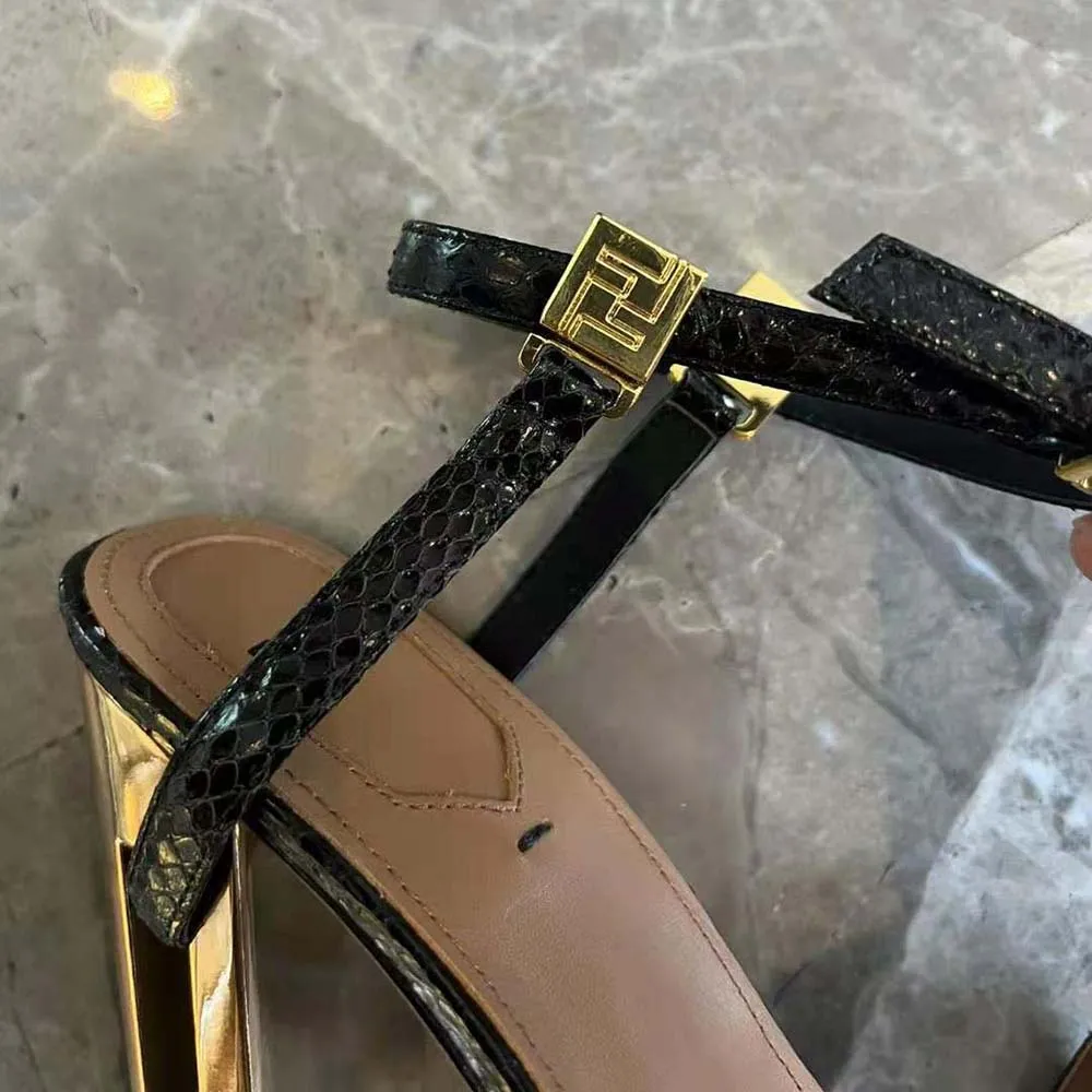 Fendi Mujer Sandalias De Tacón Alto Delfina Karung Negro