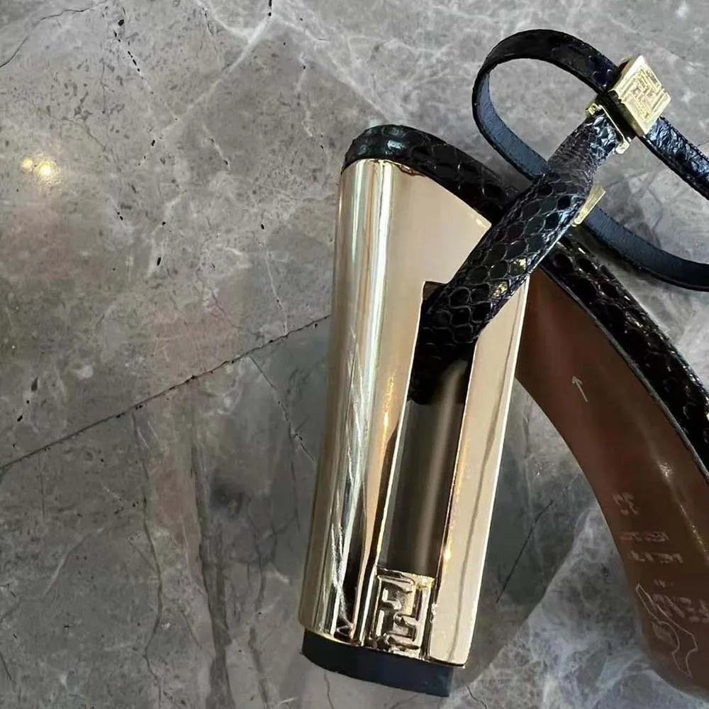 Fendi Mujer Sandalias De Tacón Alto Delfina Karung Negro