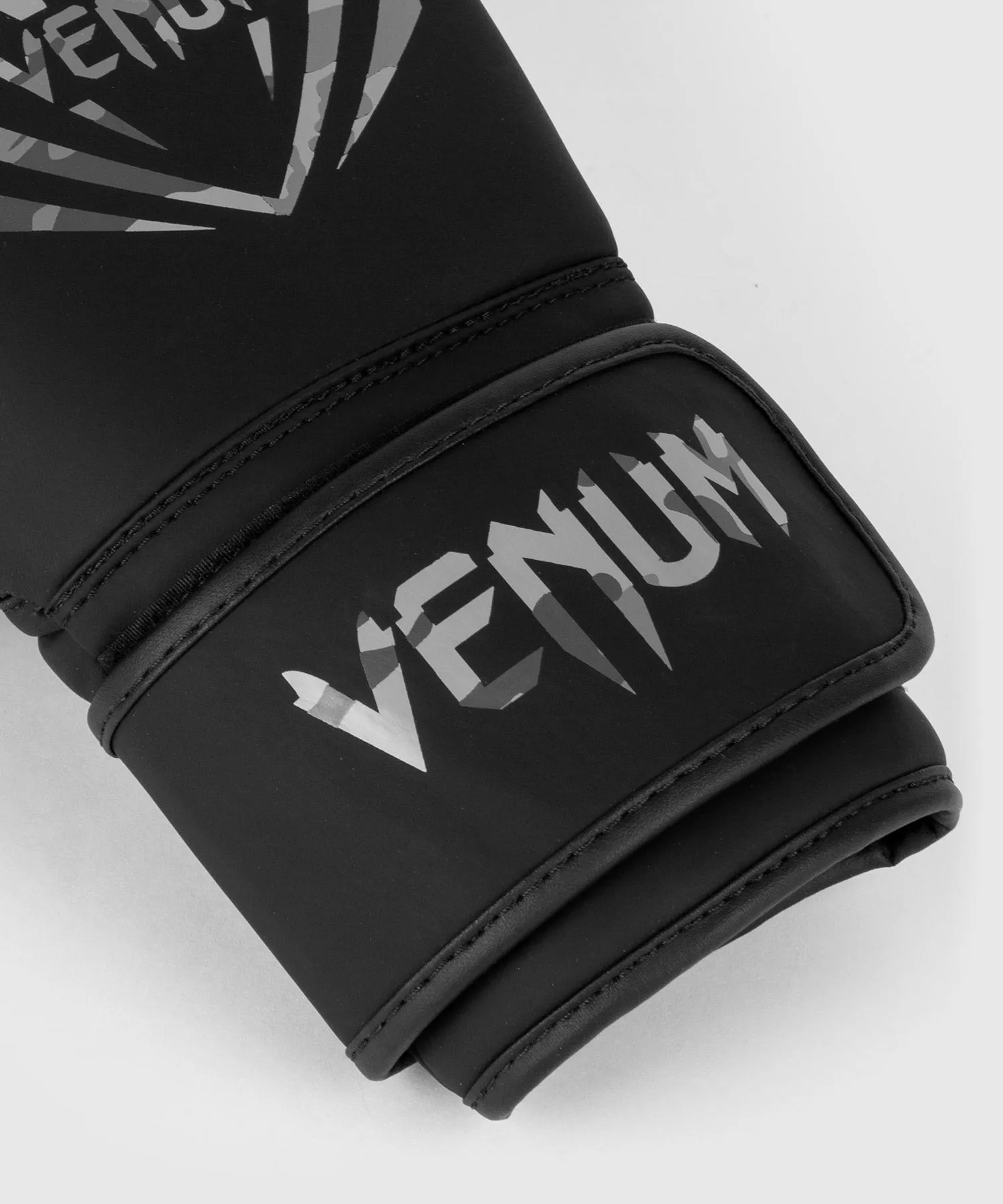 GUANTES DE BOXEO DE COMPETICIóN VENUM   NEGRO/CAMO URBANO