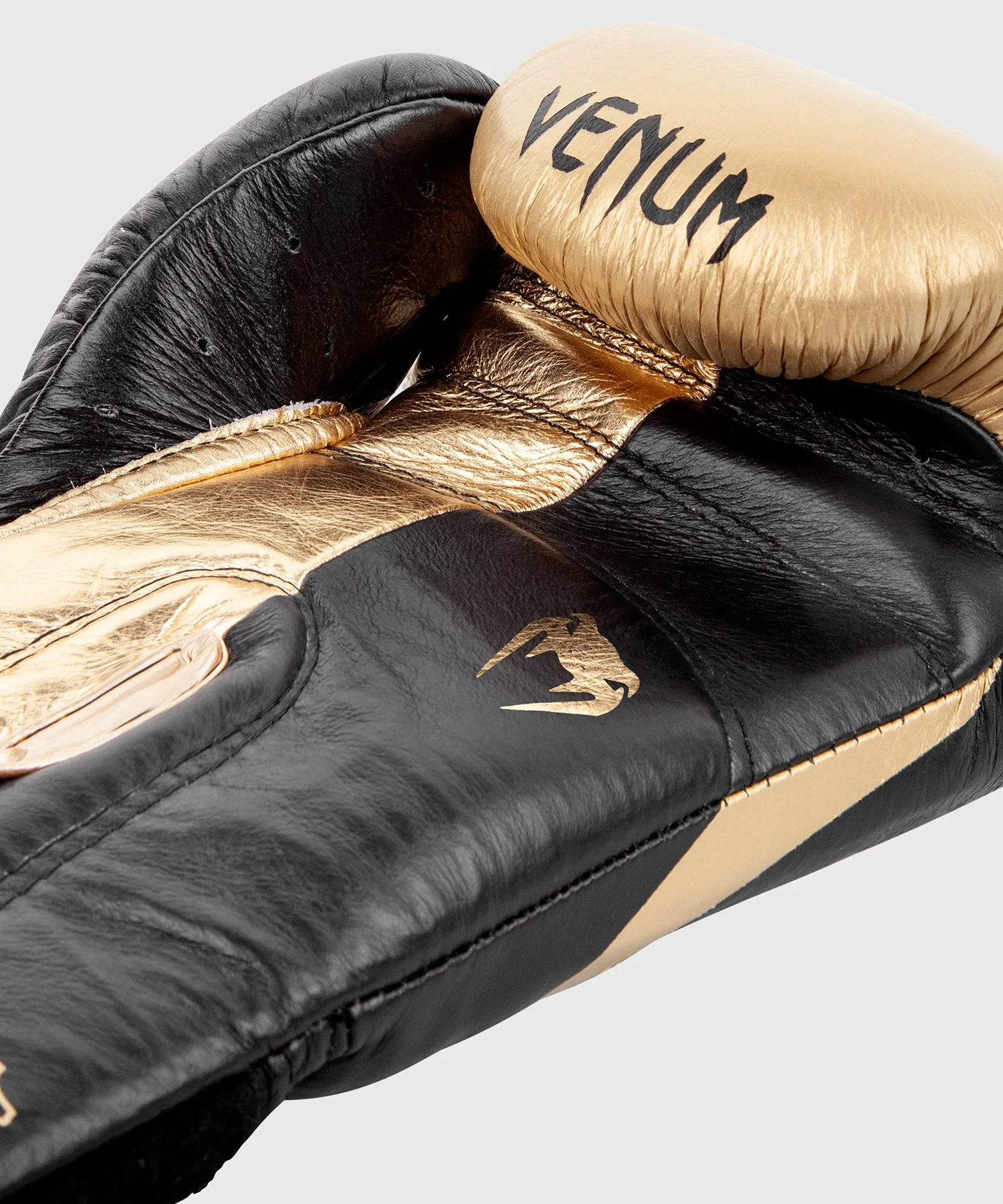 GUANTES DE BOXEO PROFESIONAL VENUM HAMMER – VELCRO  NEGRO/ORO