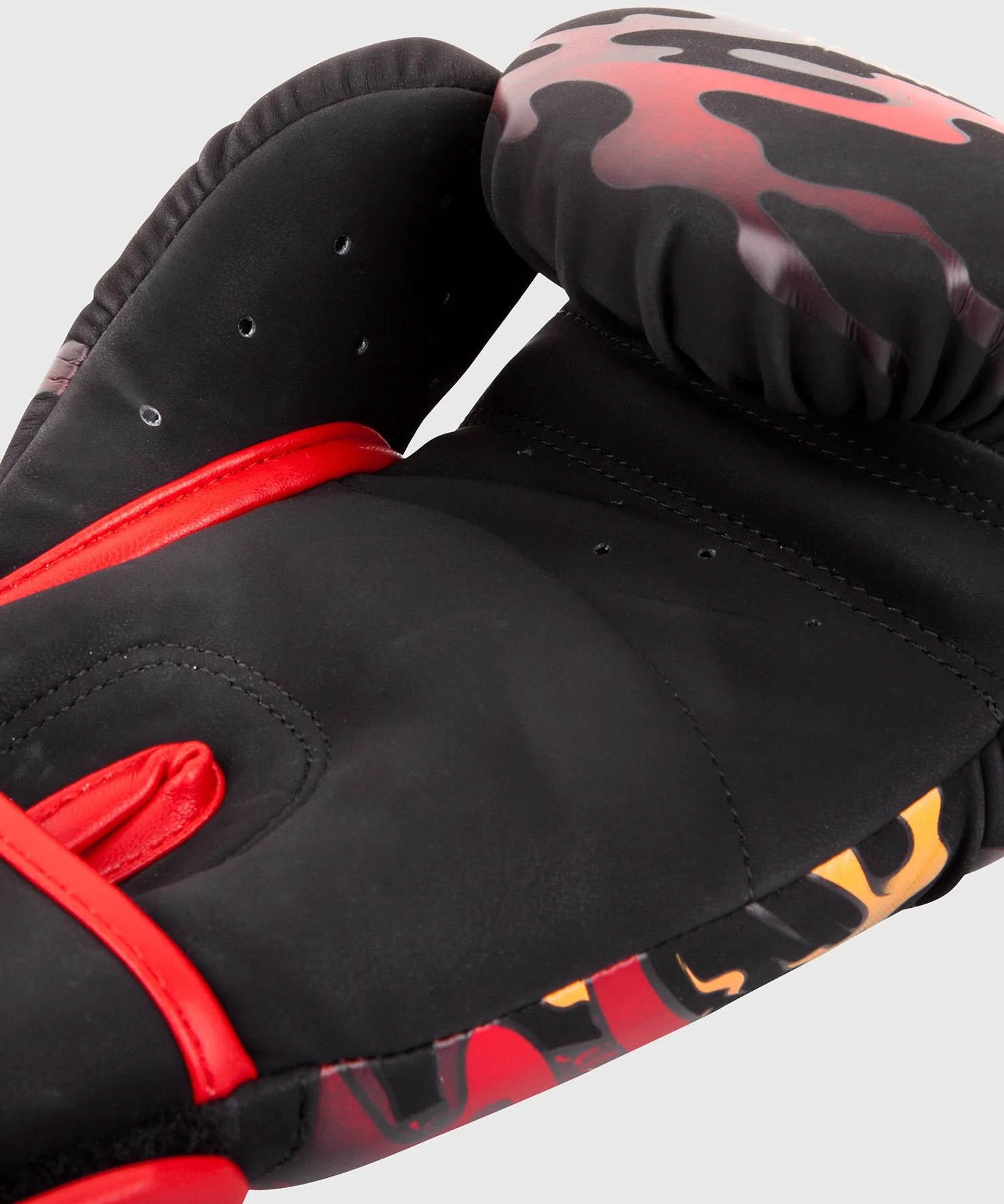 GUANTES DE BOXEO VENUM DRAGON'S FLIGHT  NEGRO/ROJO  EXCLUSIVIDAD