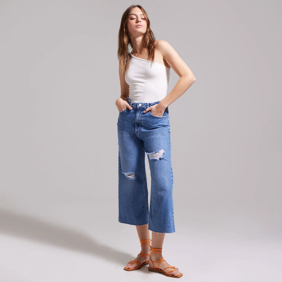 Jean Tipo Culotte Con Rotos