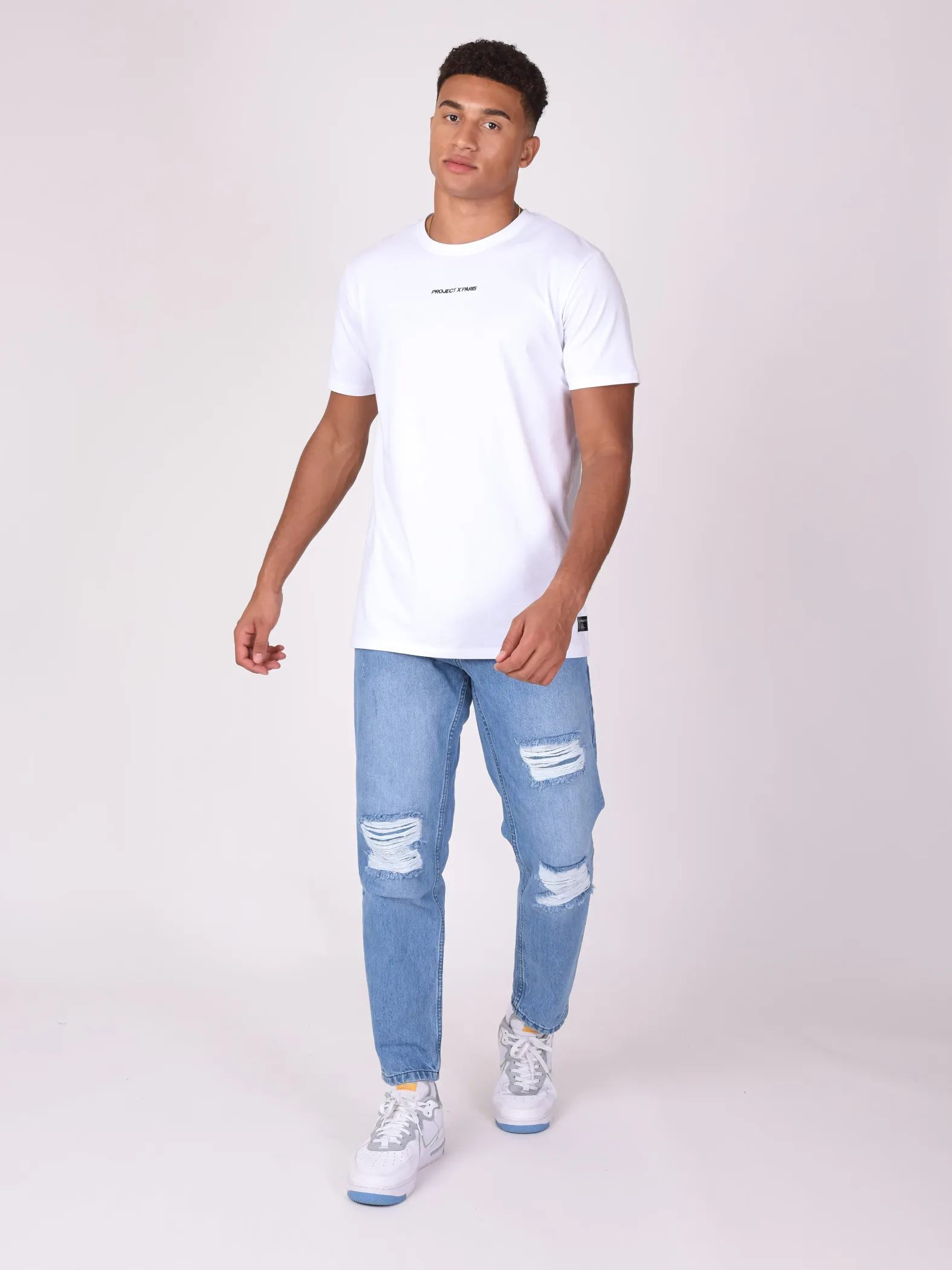 Jeans relajados con agujeros