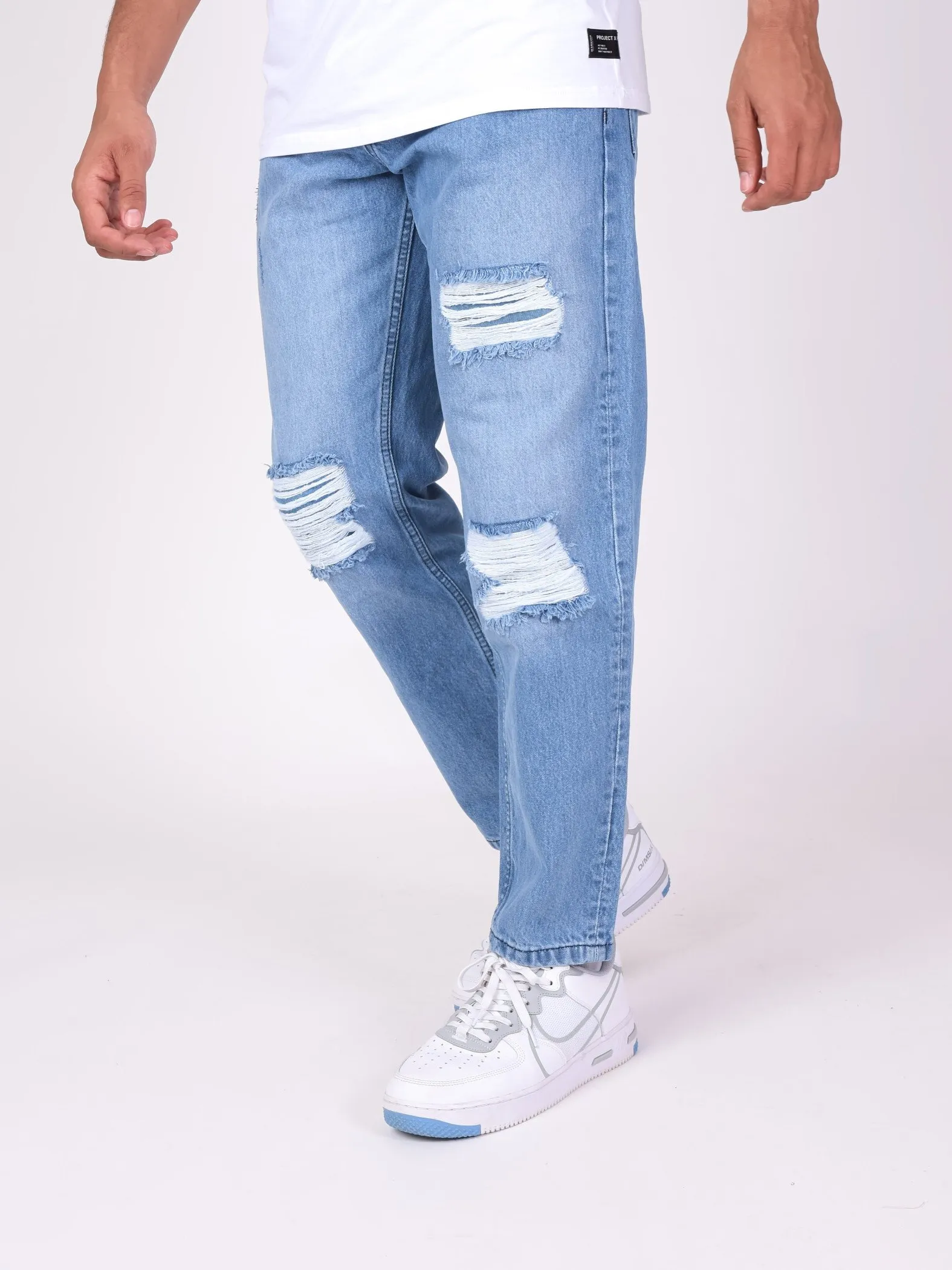 Jeans relajados con agujeros