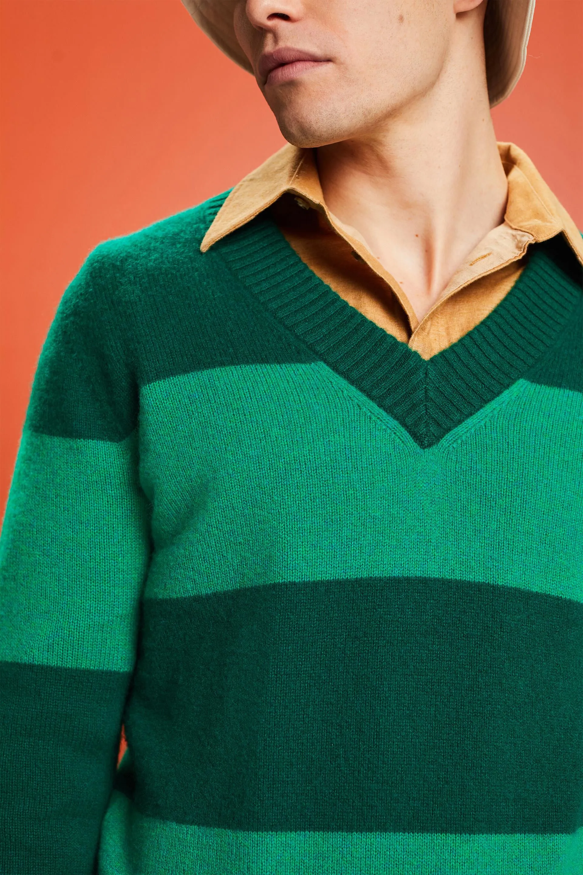 Jersey de cachemir a rayas con cuello en pico estilo rugby
